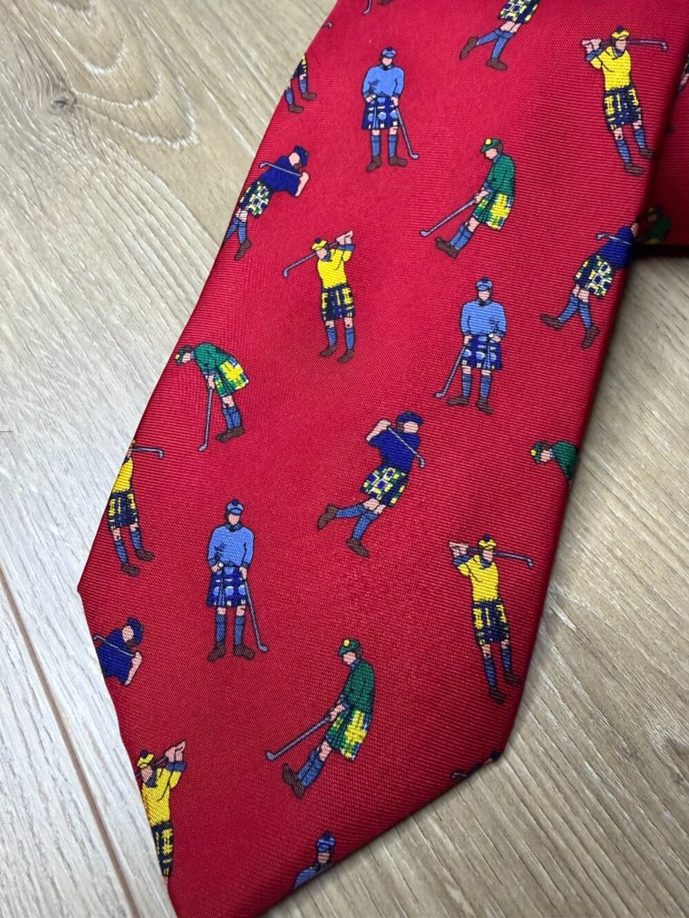 Alynn Neckware Highland Games Red Golf Theme 100% Silk Tie Made in USA